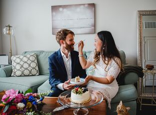 Lighthearted, but very emotional. That’s how Andy recalls his and Jess’ minimony that took place in their living room as a result of the Covid-19 pand