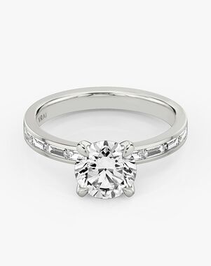 VRAI Classic Round Cut Engagement Ring