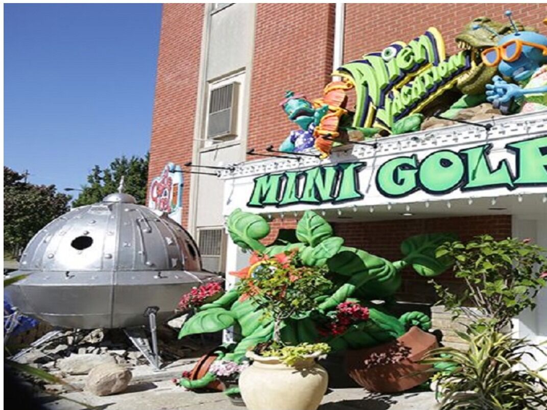 Picture of Alien Vacation Mini Golf Attraction at Castle Noel