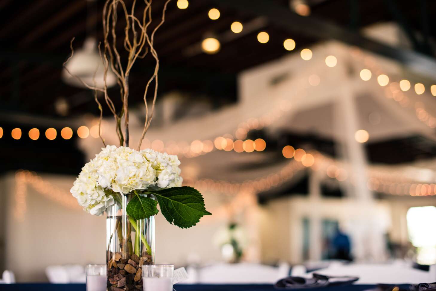 Wedding centerpieces with string lights | Beachweddingtips.com