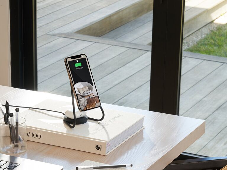 Vertical charging station long-distance relationship gift