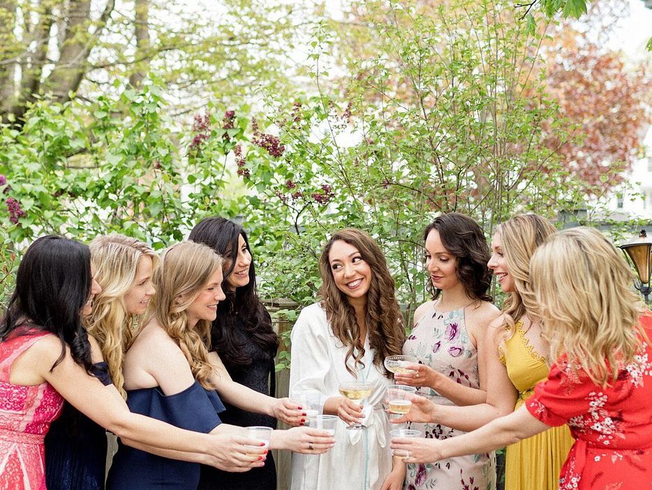 How to Write a Bridal Shower Speech For Your Friend?  