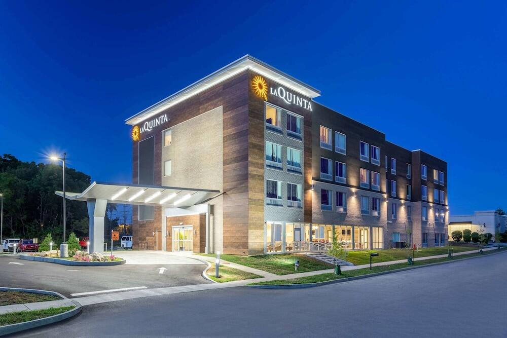 Picture of La Quinta Inn & Suites by Wyndham Bloomington