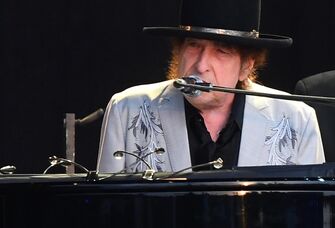 21 Bob Dylan Love Songs to Play on Your Wedding Day