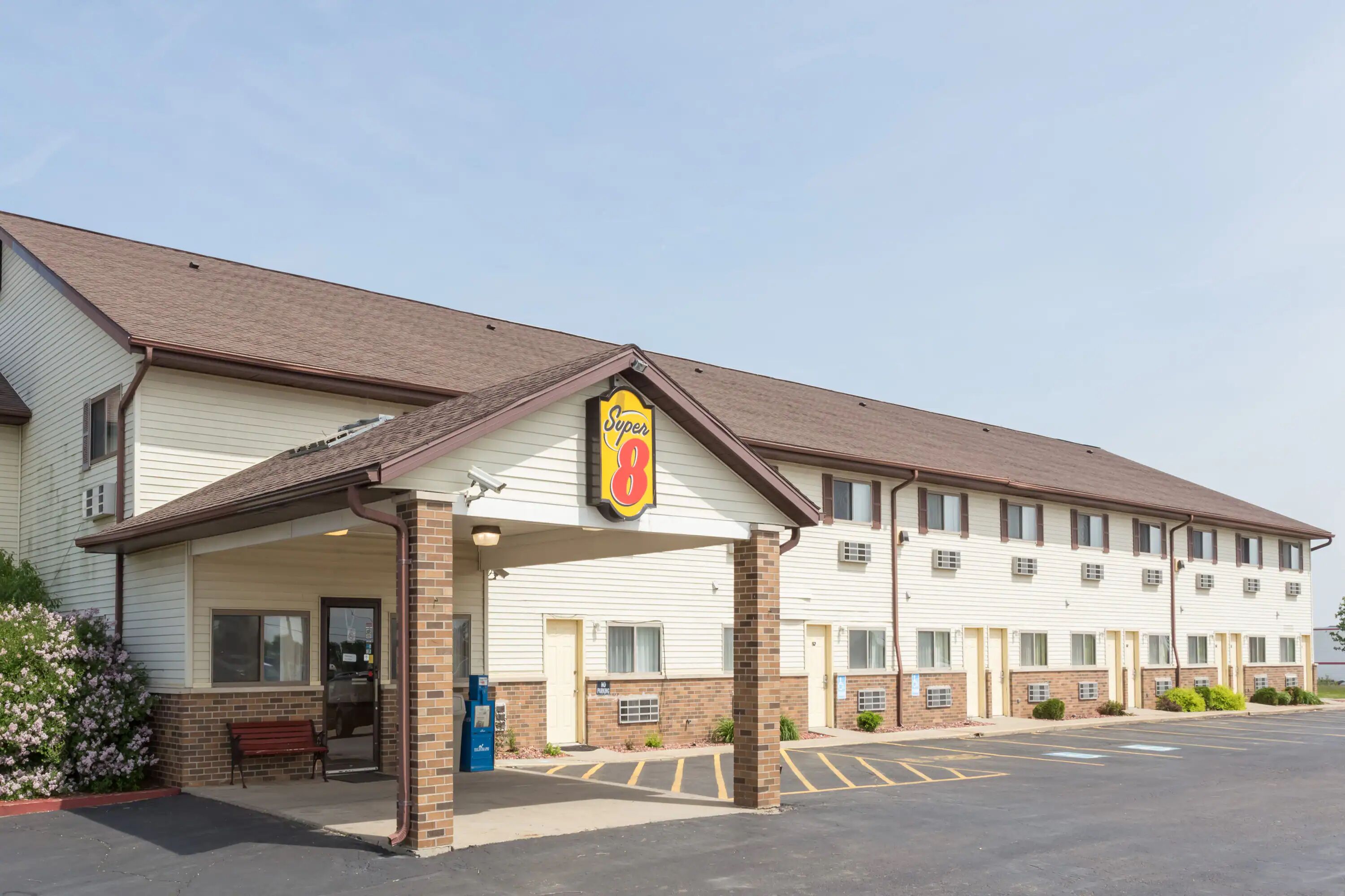 Picture of Super 8 by Wyndham Dixon
