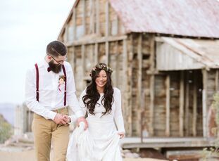 With the El Dorado Canyon Mine as their backdrop and an unexpected mix of rustic and vintage touches, Daryen Keahiolalo and Markus Solheim pulled off 