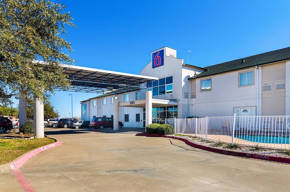 Picture of Motel 6 Terrell, TX