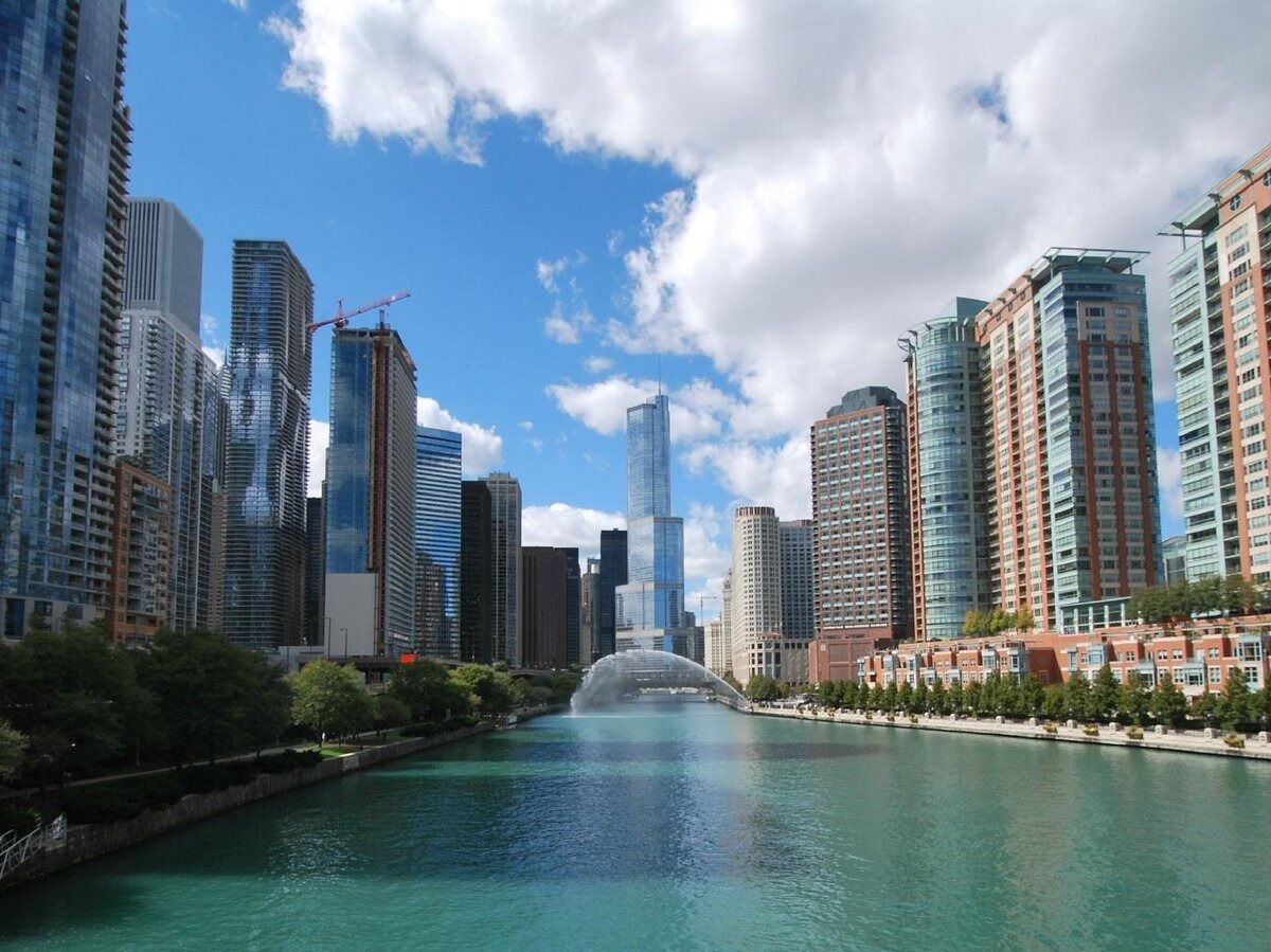 Picture of Chicago Riverwalk - West End
