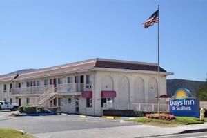 Picture of Days Inn by Wyndham San Marcos