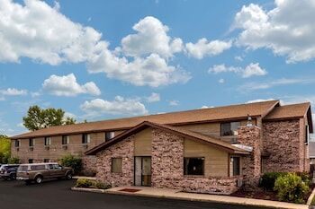 Picture of Super 8 by Wyndham Hartford WI