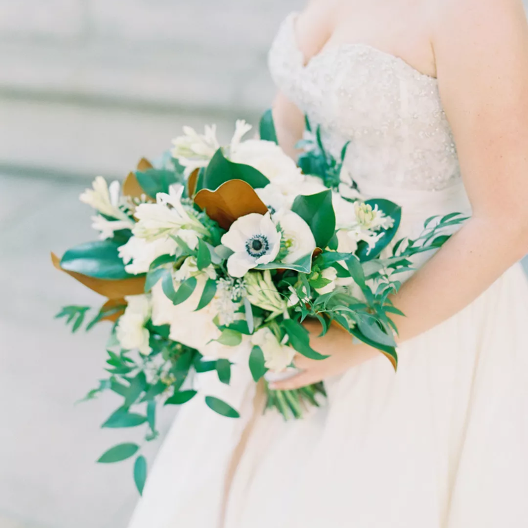 Autumnal bouquet with gardenias and anemones