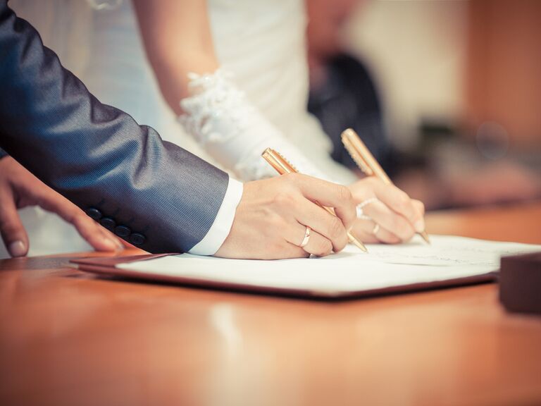 Wedding couple leaving their signatures