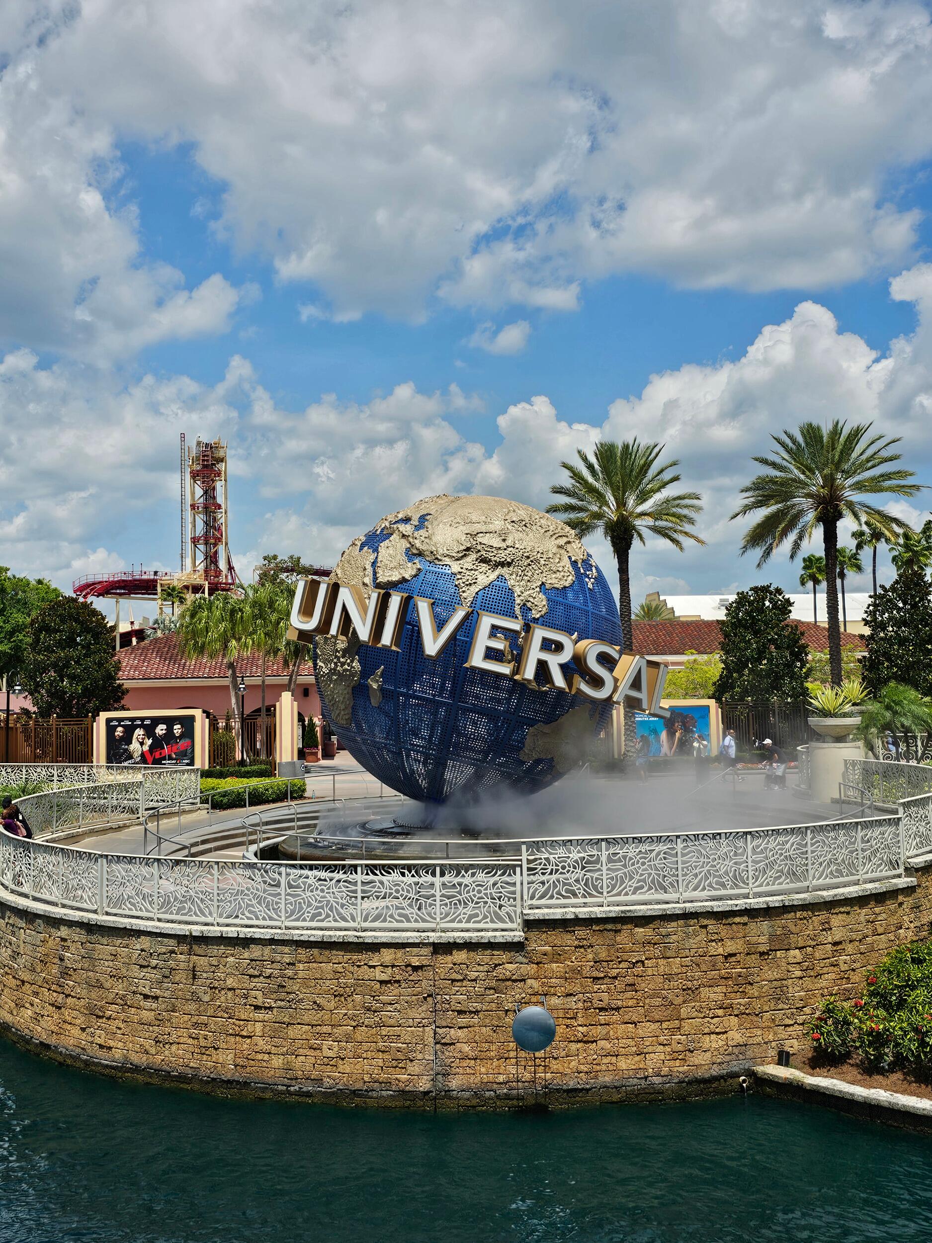 Dylan and Jake went on another adventure to Florida. They visited friends and went to Universal Studios.