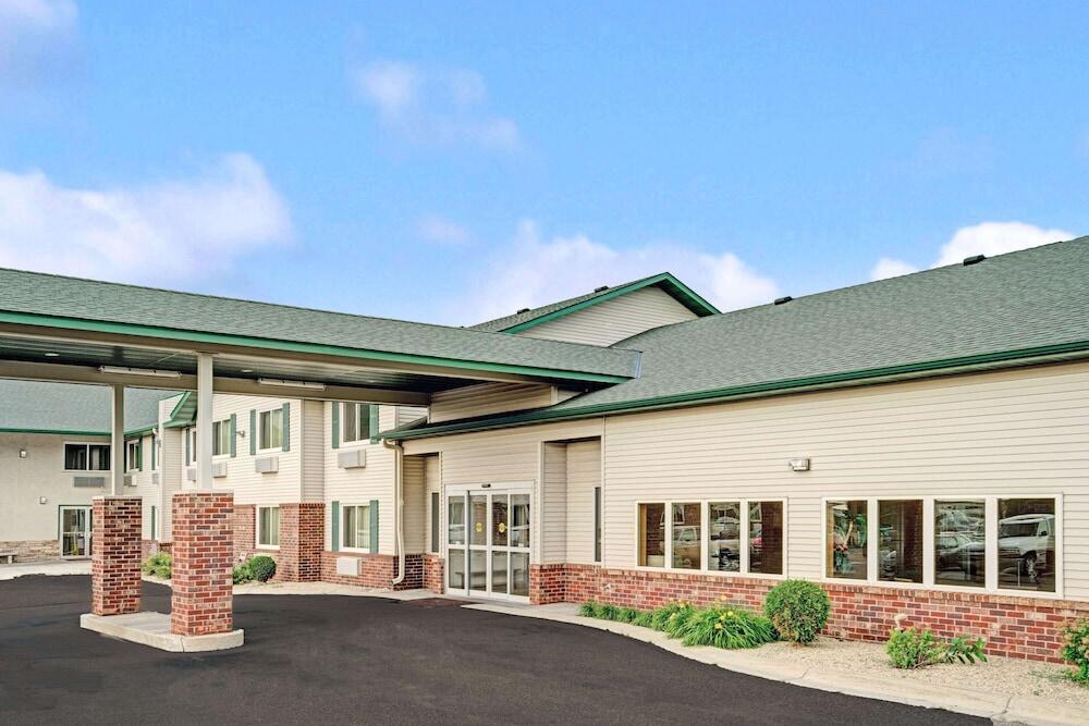 Picture of Super 8 by Wyndham Rogers Minnesota