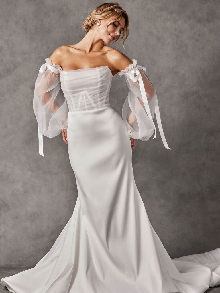 Mermaid-style romantic wedding dress by Rebecca Schoneveld. 