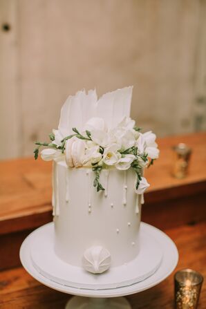 White Single-Tier Fondant Cake