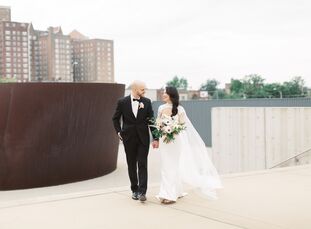 As a celebration on their shared love for art, Fay and Nick exchanged vows at The St. Louis Contemporary Art Museum in Missouri. Fay and Nick, "knew w