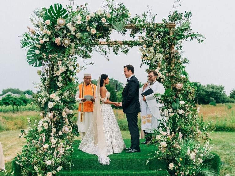 Couple exchanging Hindu-Lutheran fusion wedding vows