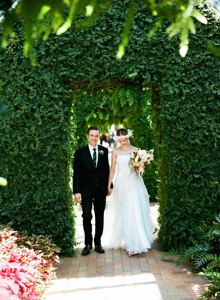 With leafy branch motifs on the stationery and gorgeously textured florals, Tessa Somermeyer (32 and a nurse) and Brendan McCaffrey (29 and a bakery m