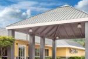 Picture of Days Inn by Wyndham Asheville / Mall