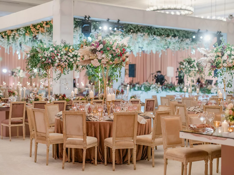 A breathtaking table centerpiece of autumnal flowers and bright lighting.