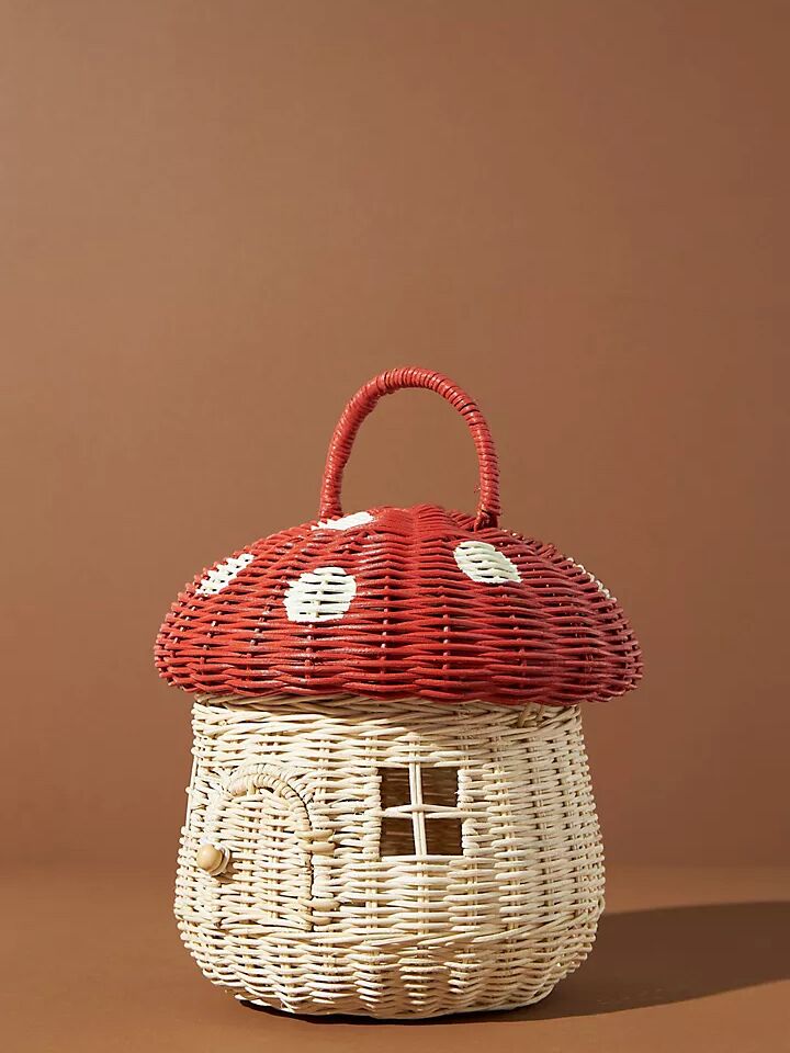 Rattan basket in the shape of a toadstool for your wedding flower basket