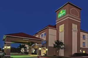 Picture of La Quinta Inn & Suites by Wyndham Angleton