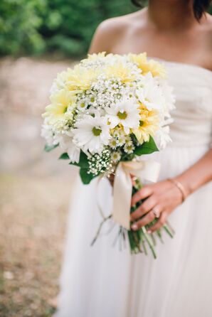 Wildflower-Inspired Daisy and Baby's Breath Bouquet