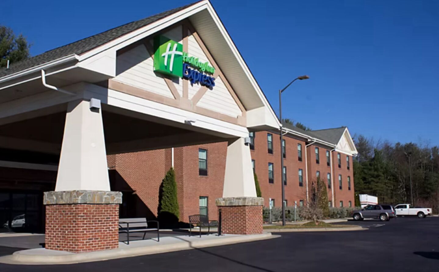 Picture of Holiday Inn Express West Jefferson