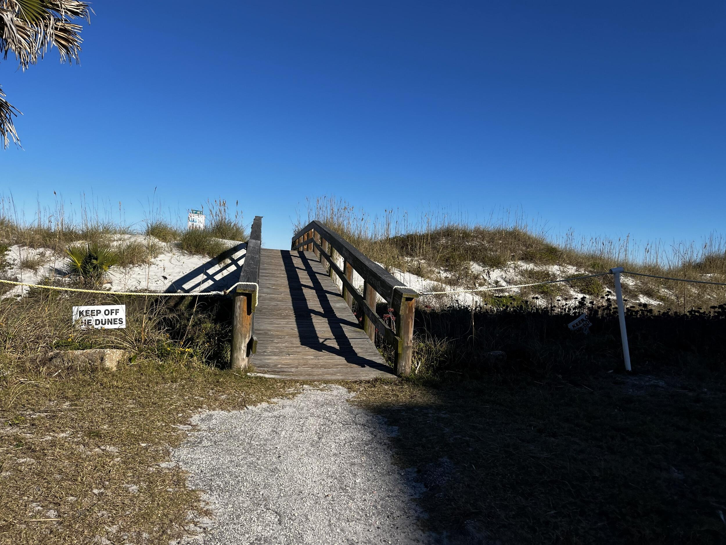Picture of Entrance To Beach