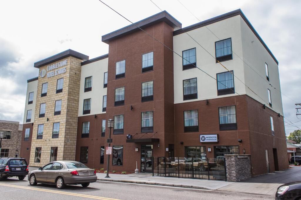 Picture of Cobblestone Hotel & Suites - Chippewa Falls