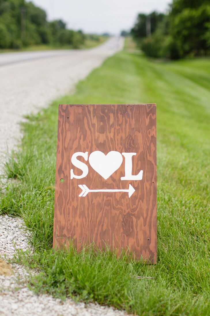 DIY Wood Welcome Sign with Heart Detail