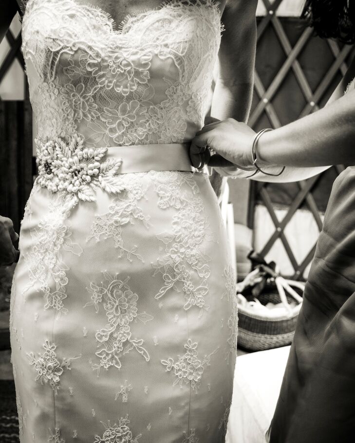 Jenny wore a strapless Marisa gown with a sweetheart neckline, trumpet silhouette and lace overlay. She completed the look with a pearl beaded satin ribbon belt.