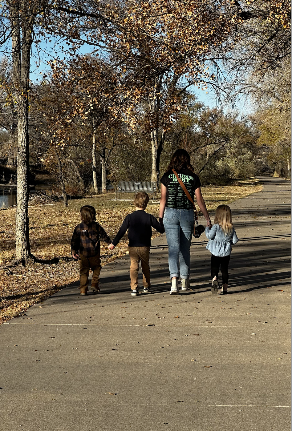 Alicia met the first members of Jonny's family and took their family photos! 