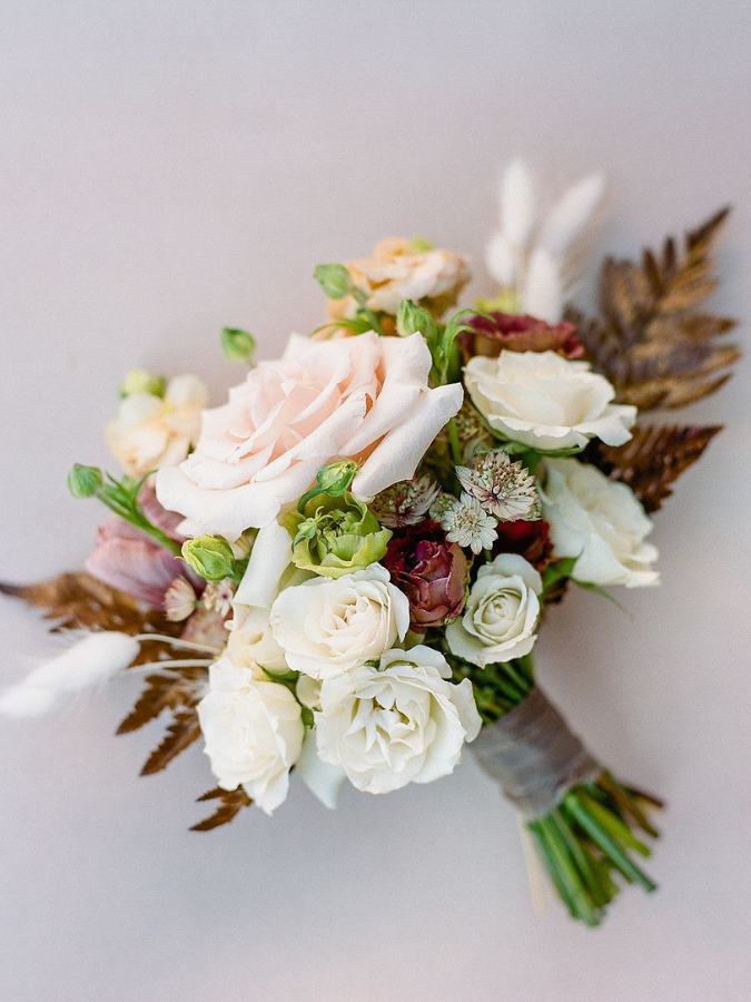 Rustic bouquet with pink roses