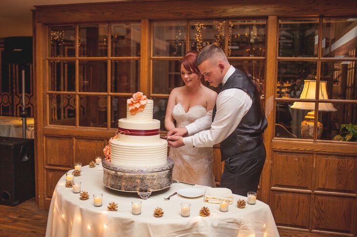 After the couple said their “I do’s” against a backdrop of colorful fall foliage, the newlyweds and their guests headed into the Bedford Village Inn for a night of celebrating. Signature drinks like a Manhattan and apple cider sangria, a nod to the season, were served during cocktail hour, alongside decadent hors d’oeuvres like beef wellington, bacon-wrapped scallops, lobster mac and cheese and pot stickers.