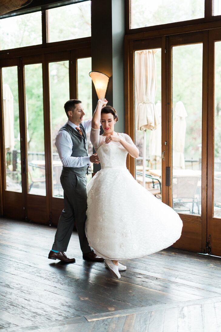 In the months leading up to their wedding, Jennifer and Jason took dance lessons to prepare for their first dance. They selected "I Found You" by the Alabama Shakes.