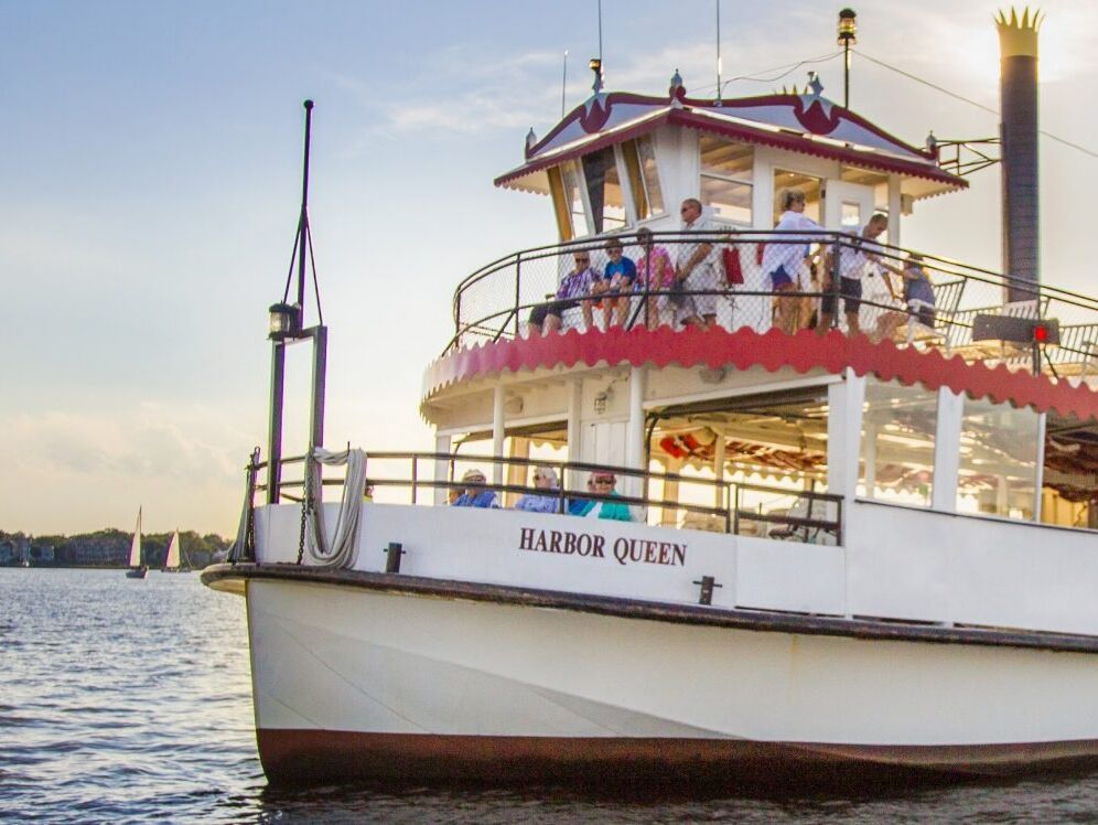 Picture of Ride on the Harbor Queen