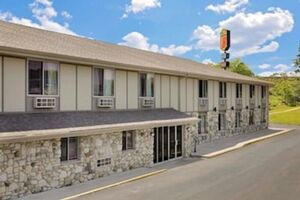 Picture of Super 8 by Wyndham Sturgeon Bay