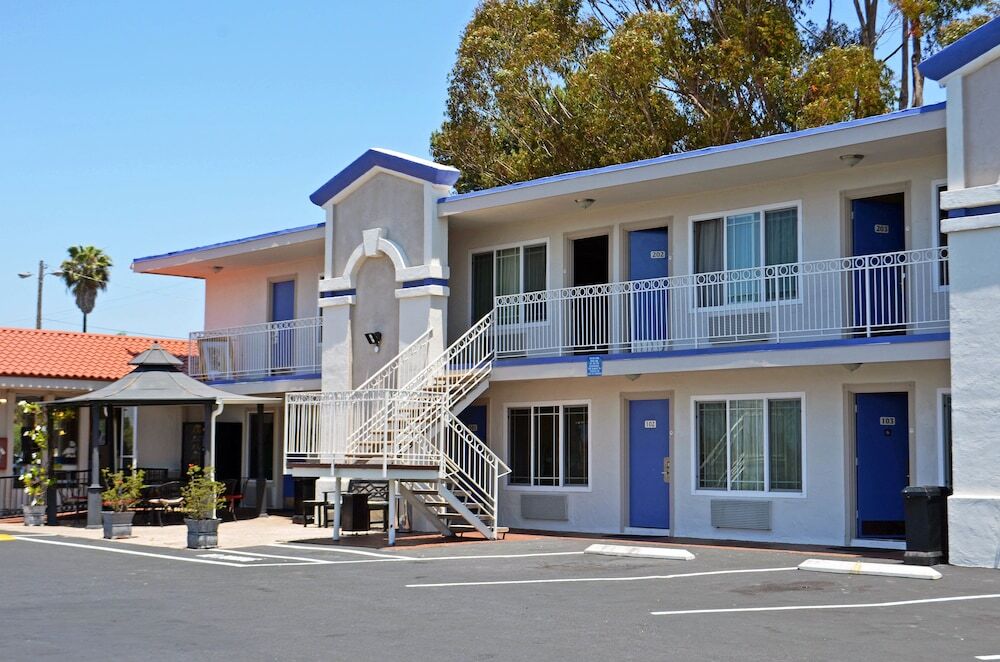 Picture of Motel 6 Vista, CA