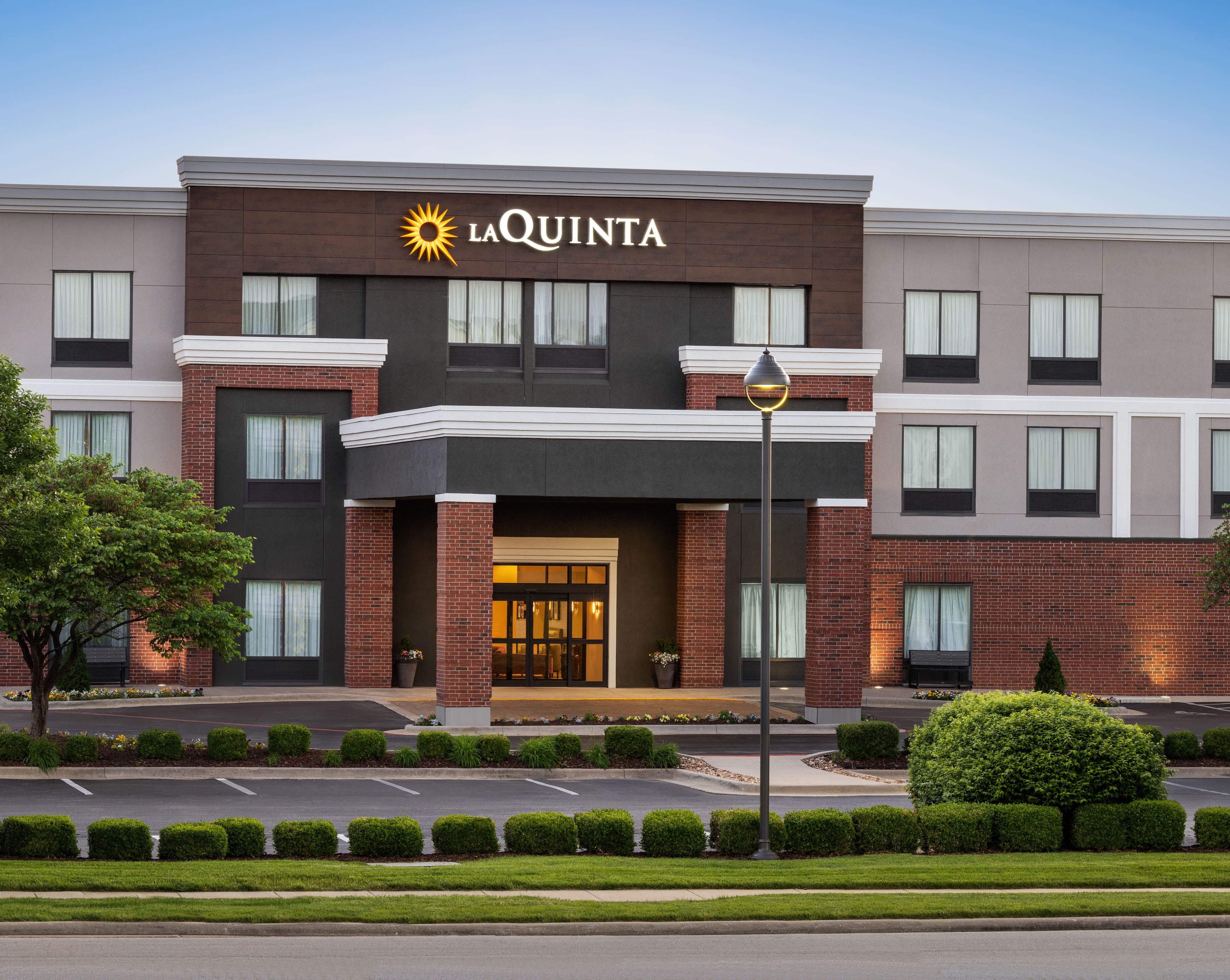 Picture of La Quinta Inn & Suites
