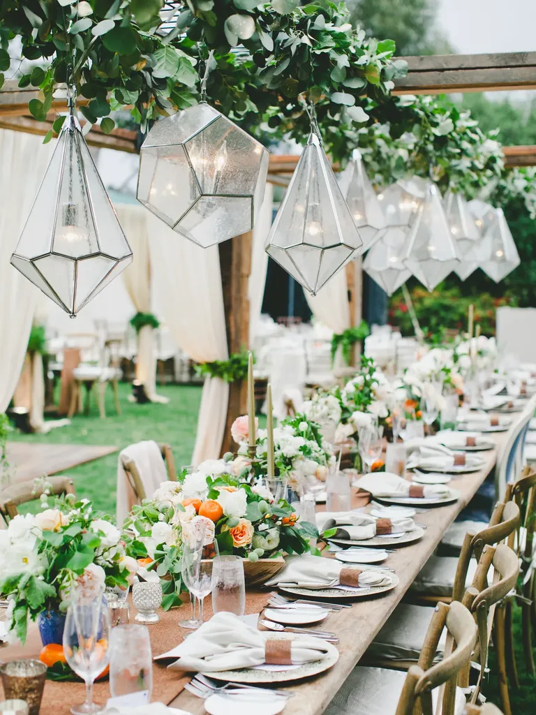 Geometric wedding light idea