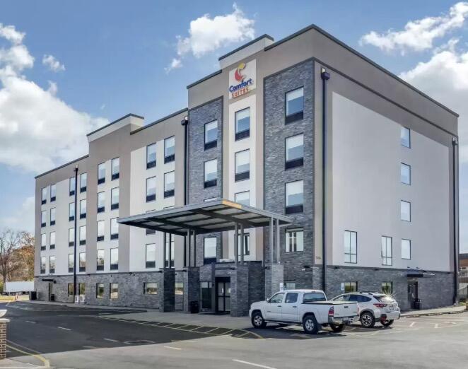 Picture of Comfort Suites St. Louis - Sunset Hills