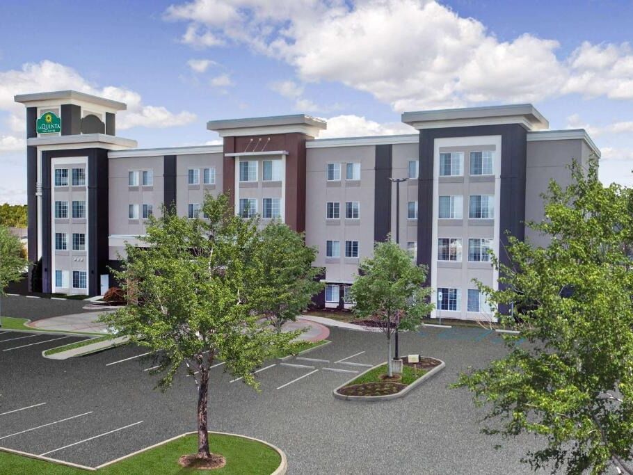 Picture of La Quinta Inn & Suites by Wyndham Columbus - Edinburgh