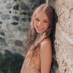 Lily Watson 
