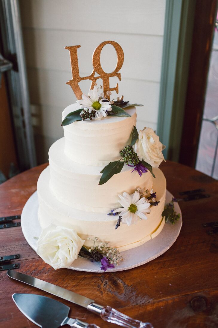 A Classic Vineyard Wedding at Sweet Cheeks Winery in Eugene, Oregon