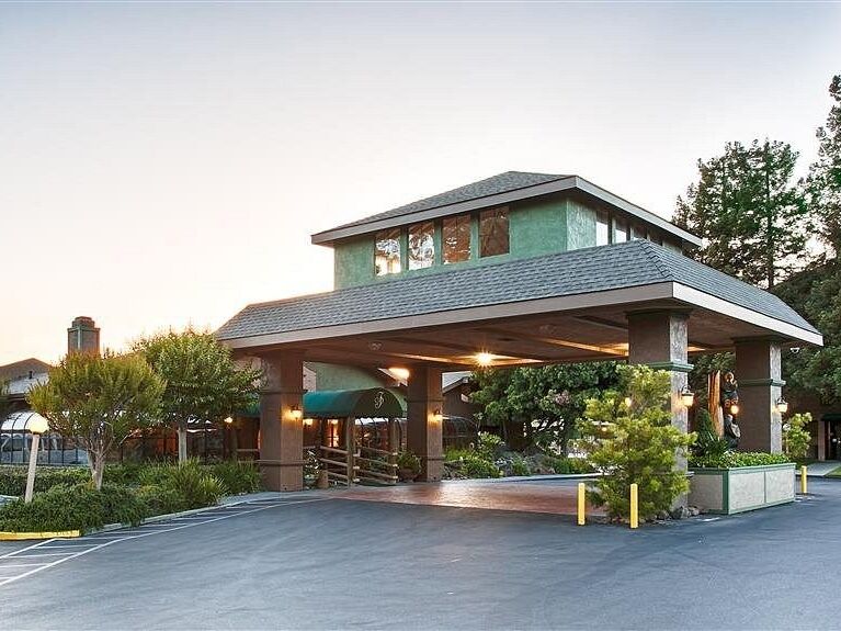 Picture of Best Western Plus Forest Park Inn