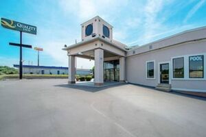 Picture of Quality Inn Near Six Flags St. Louis