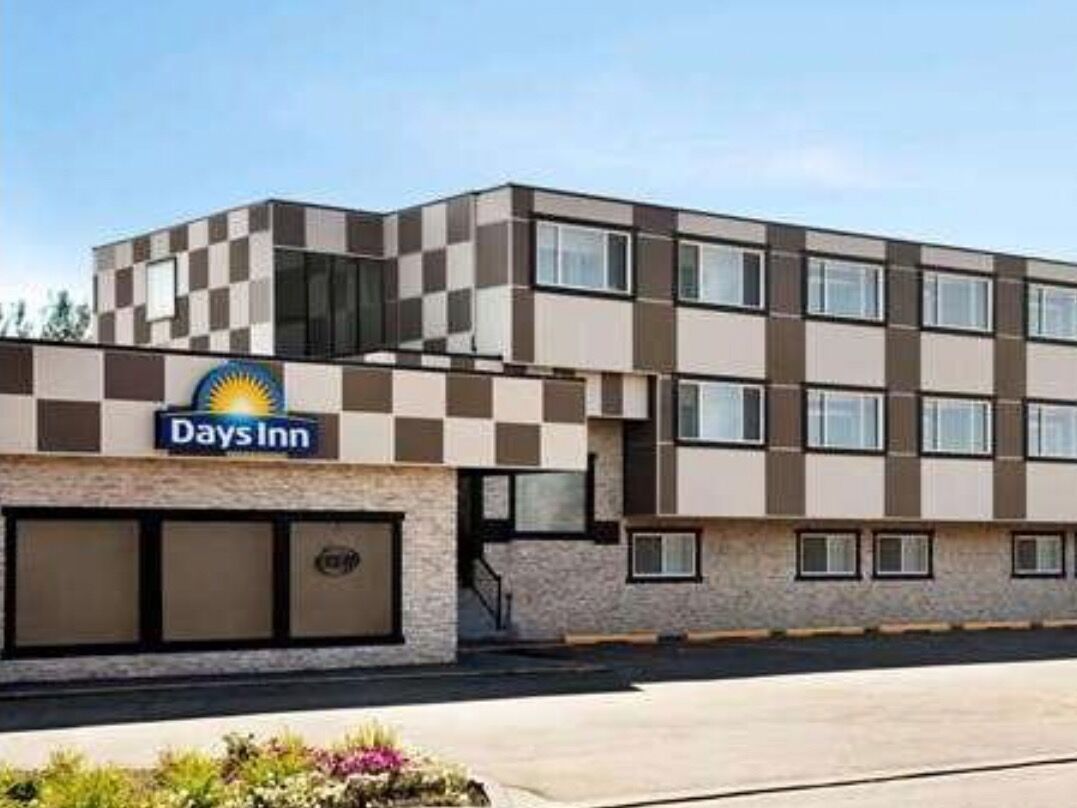 Picture of Days Inn by Wyndham Sylvan Lake