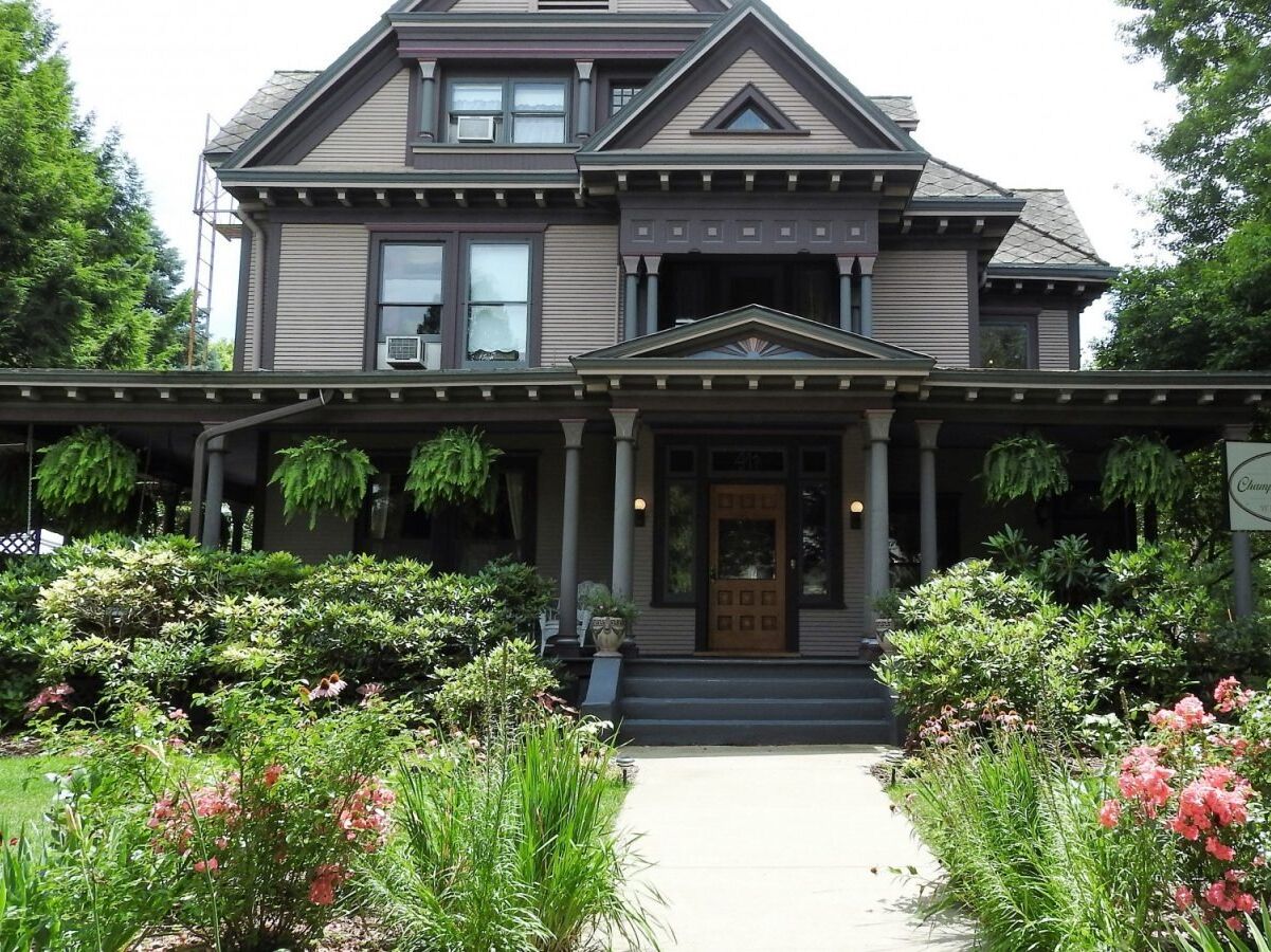 Picture of Champaign Garden Inn (Bed & Breakfast)